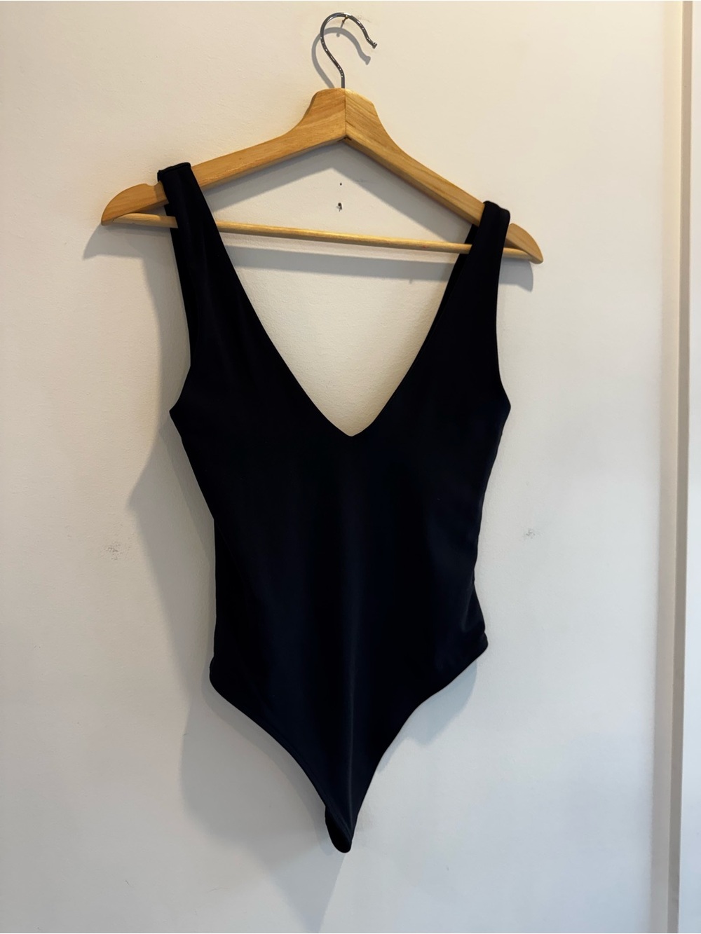 Aritzia babaton bodysuits Classic V-Neck